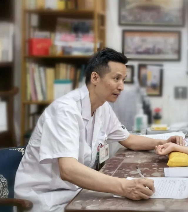 王氏精微脈法傳承人-龍貽弘